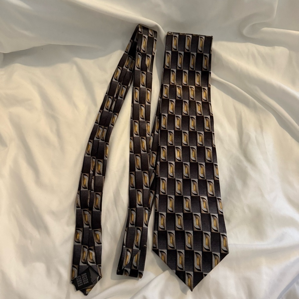 Like New Vintage Von Furstenberg Silk Tie
